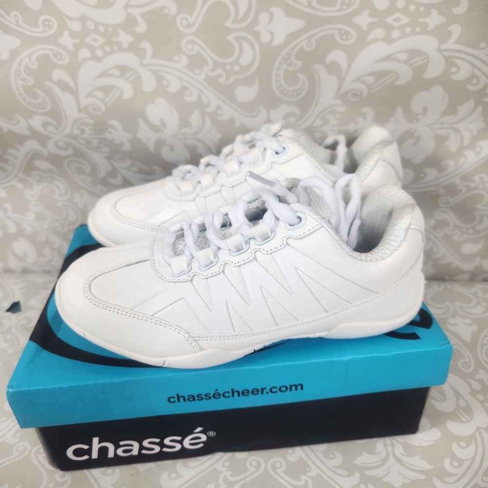 NIB Chassé Kids White Cheer Sneakers - Picture 4 of 7